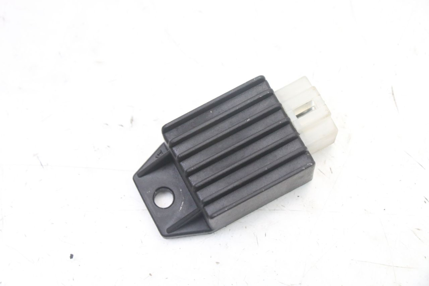 photo de REGULATEUR CHARGE PEUGEOT KISBEE 2T 50 (2010 - 2017)