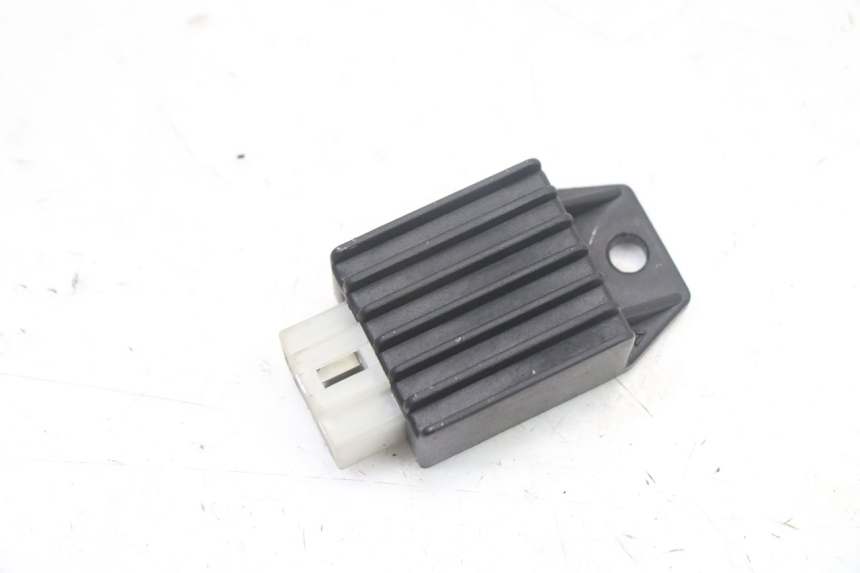 photo de REGULATEUR CHARGE PEUGEOT KISBEE 2T 50 (2010 - 2017)