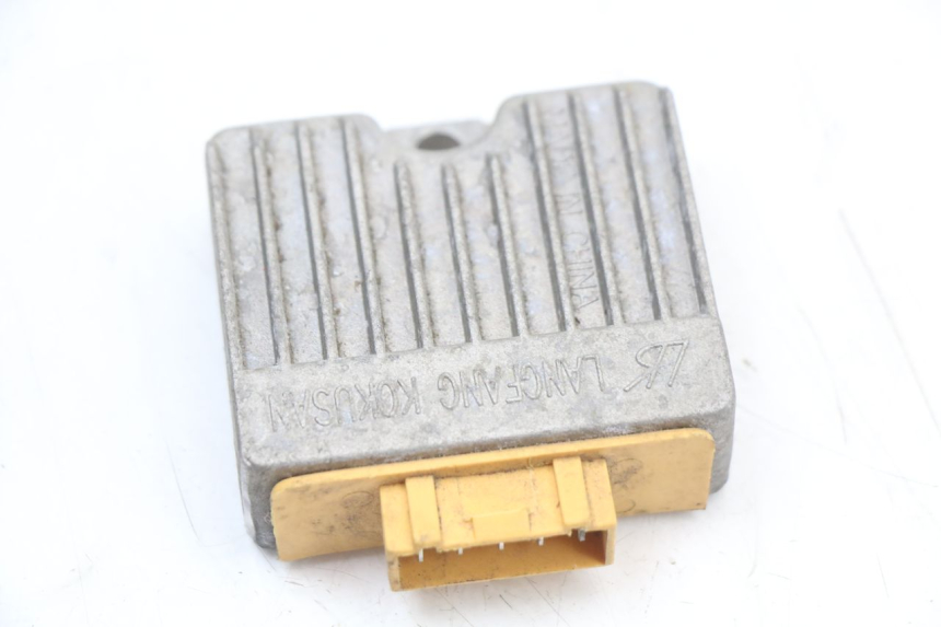 photo de REGULATEUR CHARGE PIAGGIO FLY 4T 50 (2004 - 2010)