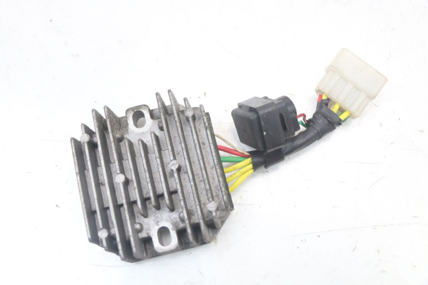 photo de REGULATEUR CHARGE PIAGGIO LIBERTY IGET 4T 50 (2021 - 2025)