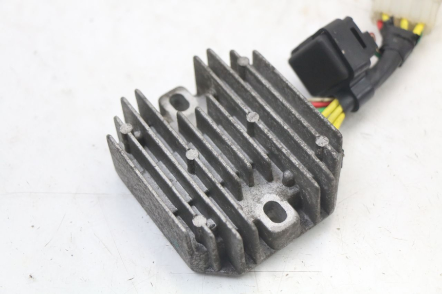 photo de REGULATEUR CHARGE PIAGGIO LIBERTY IGET 4T 50 (2021 - 2025)