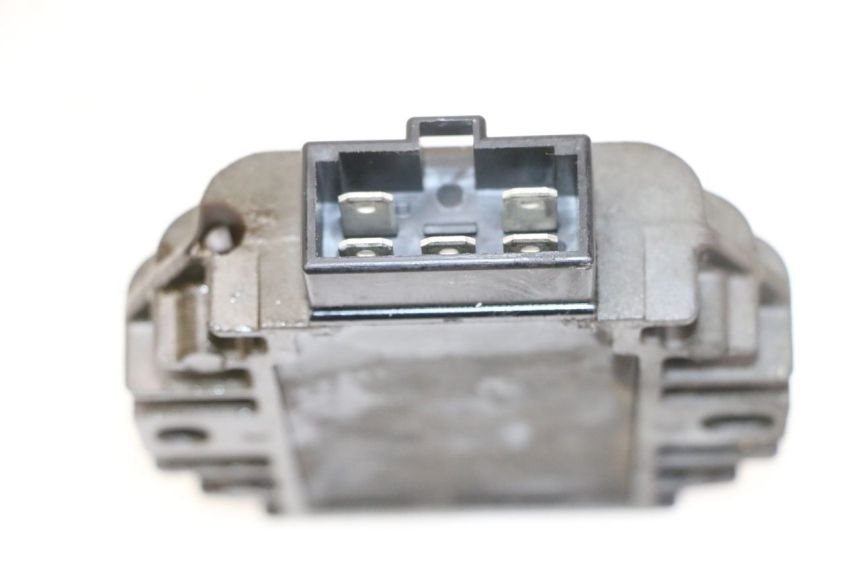 photo de REGULATEUR CHARGE PIAGGIO MP3 125 (2006 - 2014)