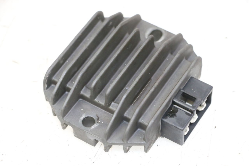 photo de REGULATEUR CHARGE PIAGGIO VESPA GRANTURISMO 200 (2004 - 2005)