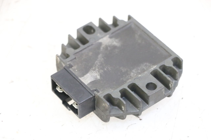 photo de REGULATEUR CHARGE PIAGGIO VESPA GRANTURISMO 200 (2004 - 2005)