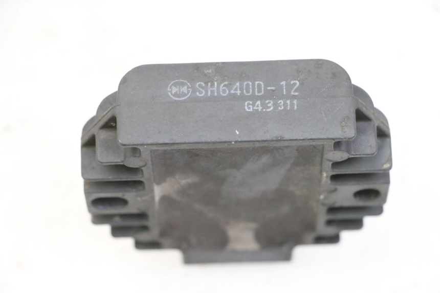 photo de REGULATEUR CHARGE PIAGGIO VESPA GRANTURISMO 200 (2004 - 2005)