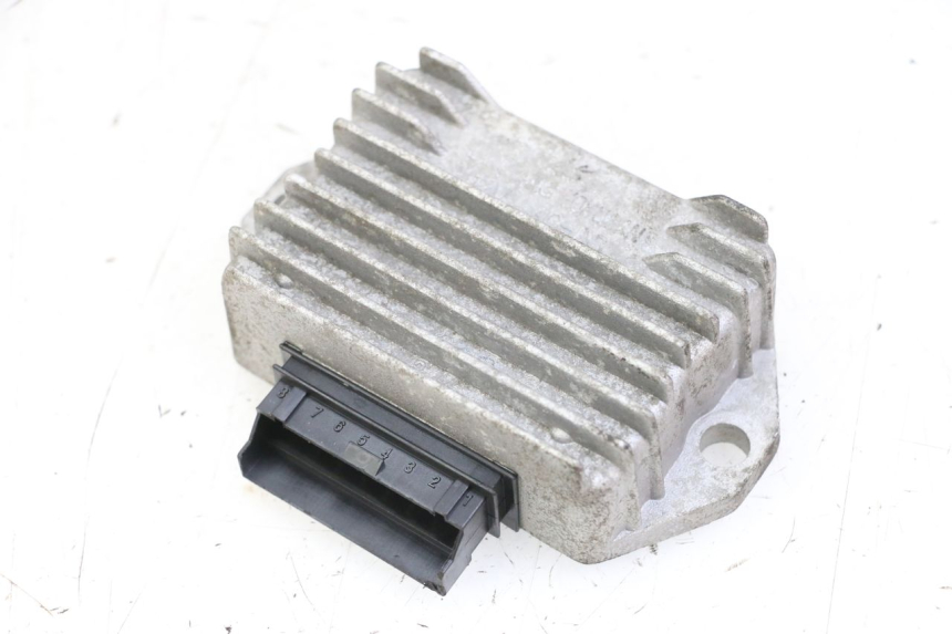 photo de REGULATEUR CHARGE PIAGGIO VESPA S 2T 50 (2007 - 2014)