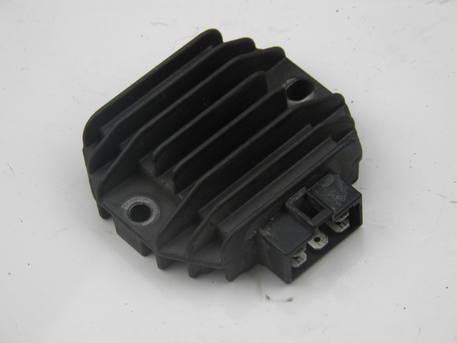 photo de REGULATEUR CHARGE PIAGGIO X8 125 (2004 - 2007)