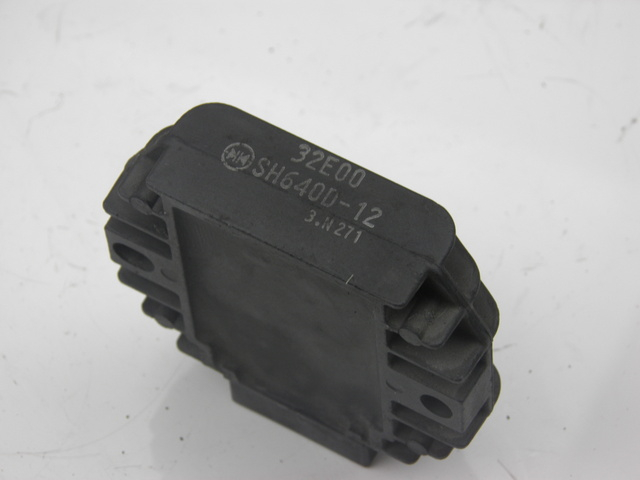 photo de REGULATEUR CHARGE PIAGGIO X8 125 (2004 - 2007)