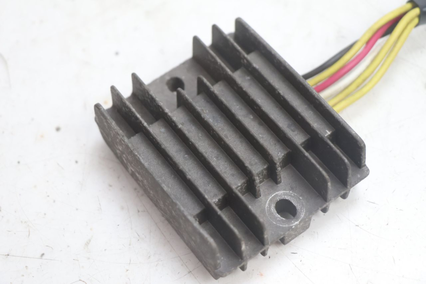 photo de REGULATEUR CHARGE YIYING RETRO 125 (2008 - 2018) - Détail de la pièce
