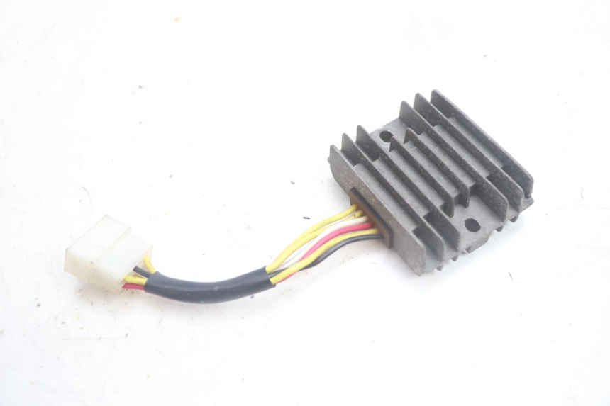photo de REGULATEUR CHARGE YIYING RETRO 125 (2008 - 2018) - Zoom état d’usage