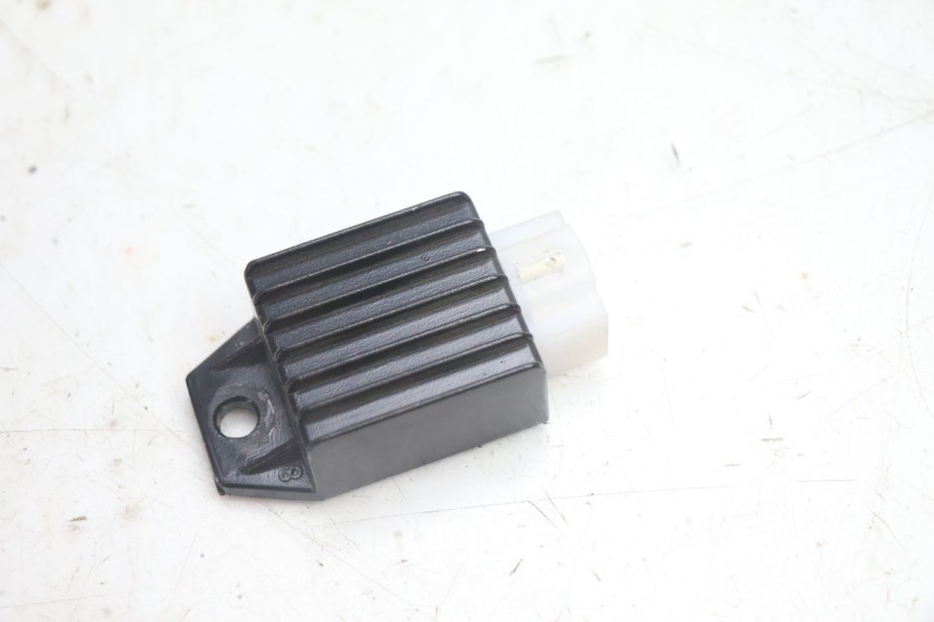 photo de REGULATEUR CHARGE APOLLO RFZ 150 - Détail de la pièce