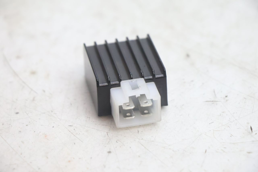 photo de REGULATEUR CHARGE APOLLO RFZ 150 - Zoom état d’usage