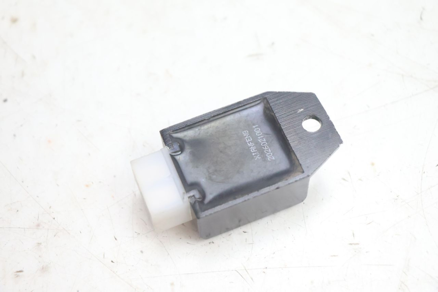 photo de REGULATEUR CHARGE APOLLO RFZ 150 - Autre angle de vue