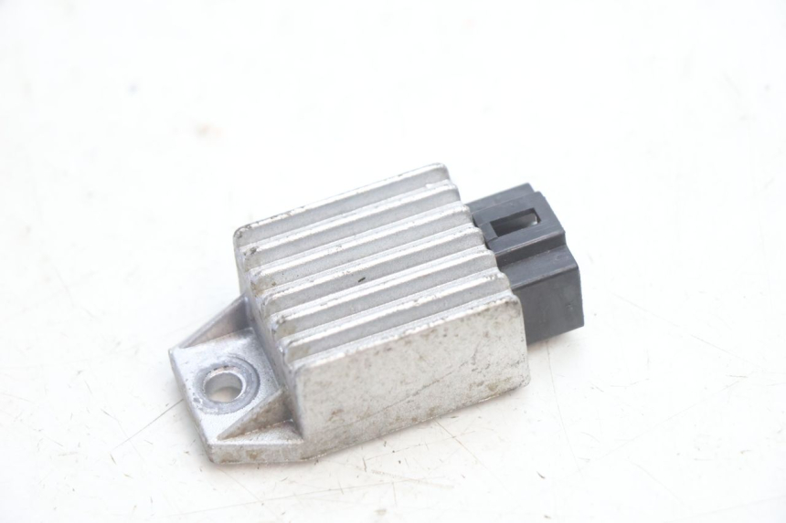 photo de REGULATEUR CHARGE YAMASAKI ROADSTER 50 (2013 - 2018) - Zoom état d’usage