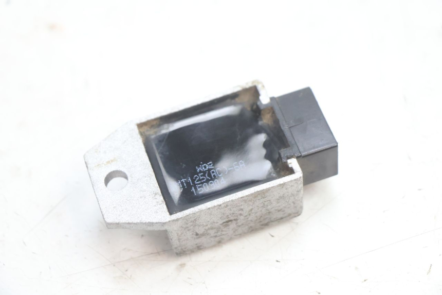 photo de REGULATEUR CHARGE YAMASAKI ROADSTER 50 (2013 - 2018) - Autre angle de vue