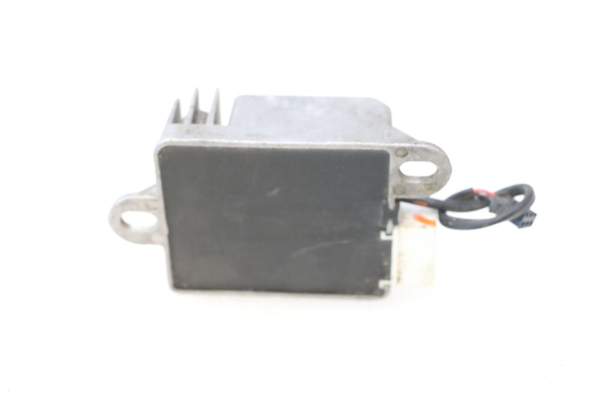 photo de REGULATEUR CHARGE BAIKU SAKURA 1 (2021 - 2025) - Points de fixation
