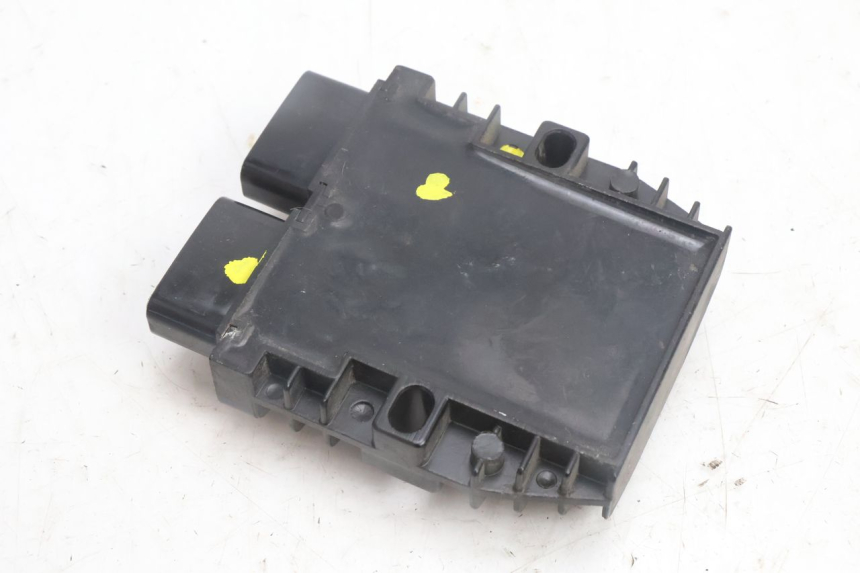 photo de REGULATEUR CHARGE PEUGEOT SATELIS 125 (2013 - 2018) - Gros plan technique