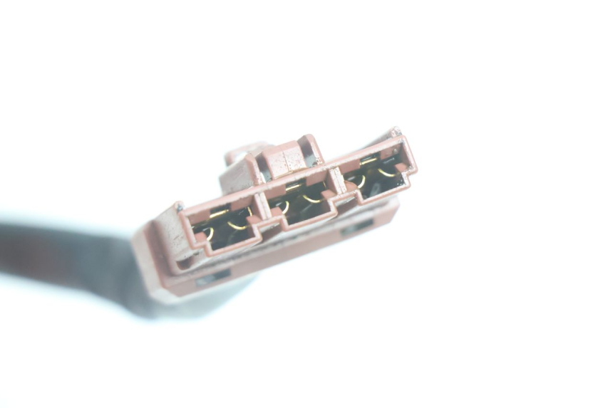 photo de REGULATEUR CHARGE PEUGEOT SATELIS 125 (2006 - 2009) - Points de fixation