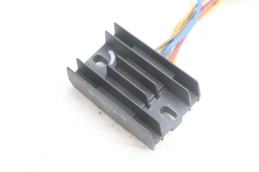 photo de REGULATEUR CHARGE APRILIA SCARABEO GT 125 (1999 - 2007) - Détail de la pièce