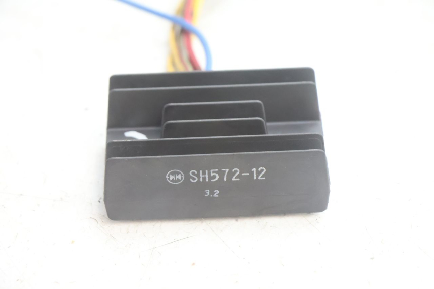 photo de REGULATEUR CHARGE APRILIA SCARABEO GT 125 (1999 - 2007) - Zoom état d’usage