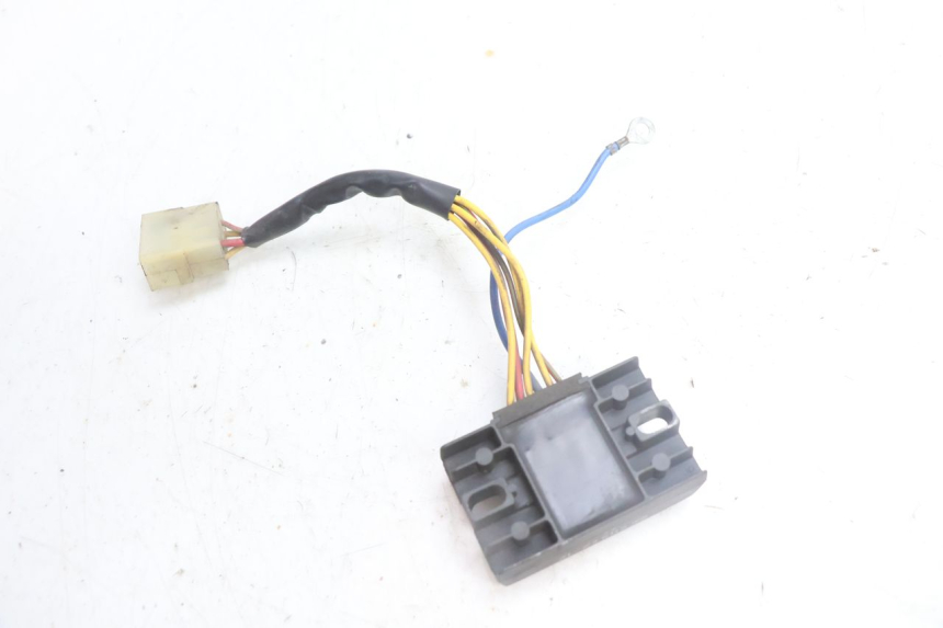 photo de REGULATEUR CHARGE APRILIA SCARABEO GT 125 (1999 - 2007) - Autre angle de vue