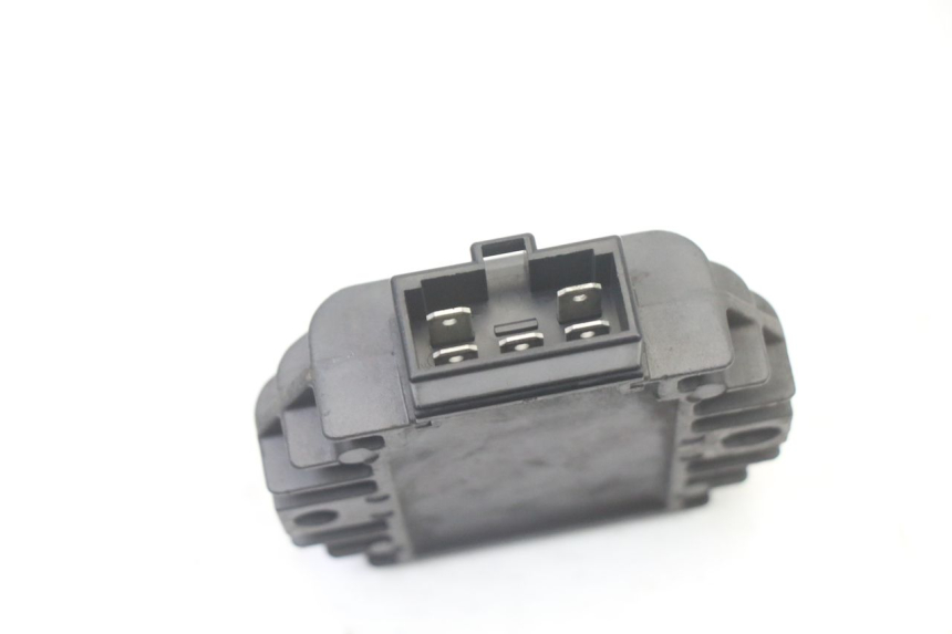 photo de REGULATEUR CHARGE APRILIA SCARABEO GT TOURING 125 (1999 - 2005)