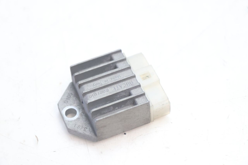 photo de REGULATEUR CHARGE YAMAHA SLIDER 50 (1999 - 2004) - Détail de la pièce