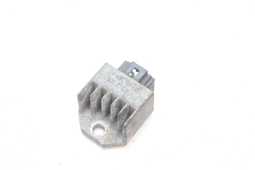 photo de REGULATEUR CHARGE PEUGEOT SPEEDFIGHT 2 AC 50 (2000 - 2009) - Détail de la pièce