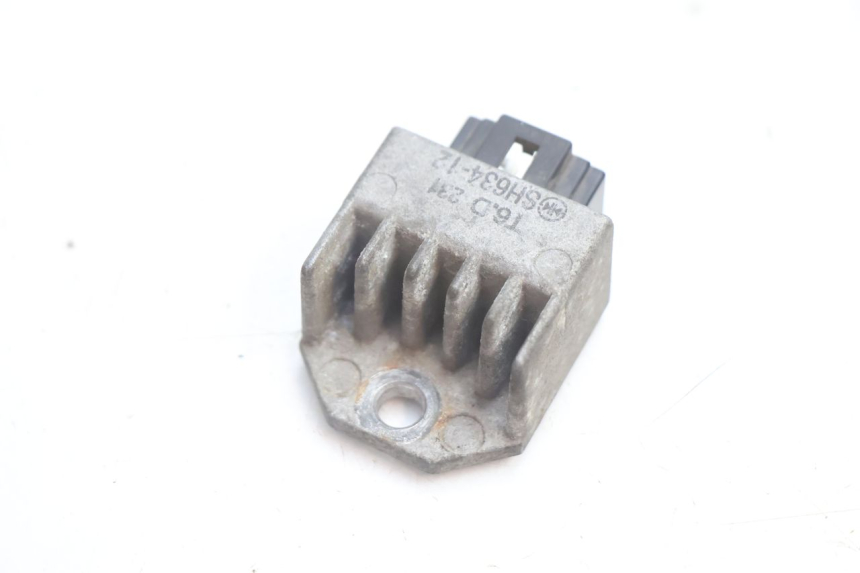 photo de REGULATEUR CHARGE PEUGEOT SPEEDFIGHT 2 AC 50 (2000 - 2009) - Détail de la pièce