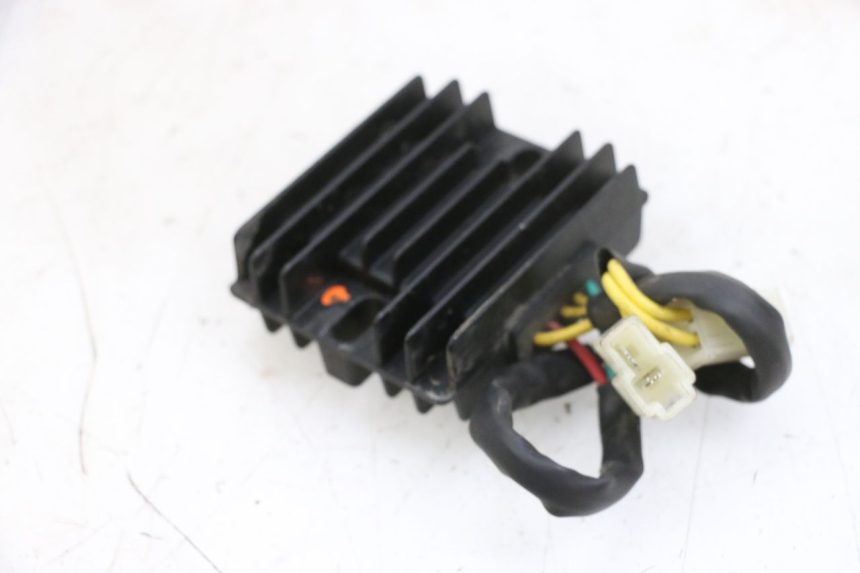 photo de REGULATEUR CHARGE PEUGEOT SPEEDFIGHT 4 4T EFI 50 (2021 - 2025) - Zoom état d’usage