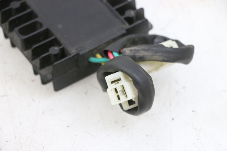 photo de REGULATEUR CHARGE PEUGEOT SPEEDFIGHT 4 4T EFI 50 (2021 - 2025) - Autre angle de vue