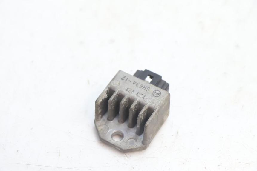 photo de REGULATEUR CHARGE PEUGEOT SPEEDFIGHT LC 50 (1996 - 2002) - Détail de la pièce