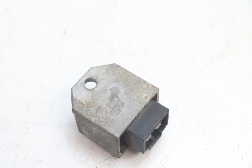 photo de REGULATEUR CHARGE PEUGEOT SPEEDFIGHT LC 50 (1996 - 2002) - Zoom état d’usage