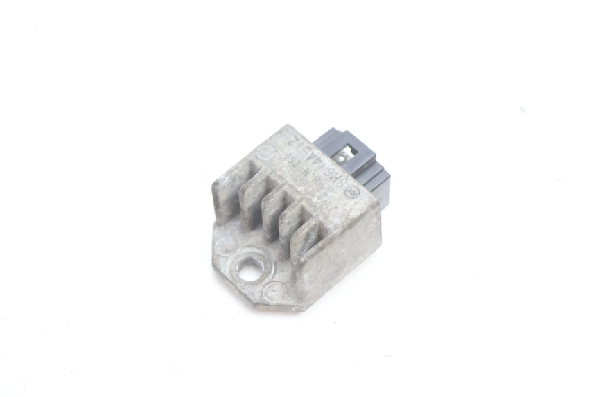 photo de REGULATEUR CHARGE PEUGEOT SPEEDFIGHT LC 50 (1996 - 2002) - Détail de la pièce