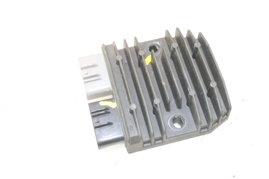 photo de REGULATEUR CHARGE CAN-AM SPYDER RS 1000 (2008 - 2012) - Points de fixation