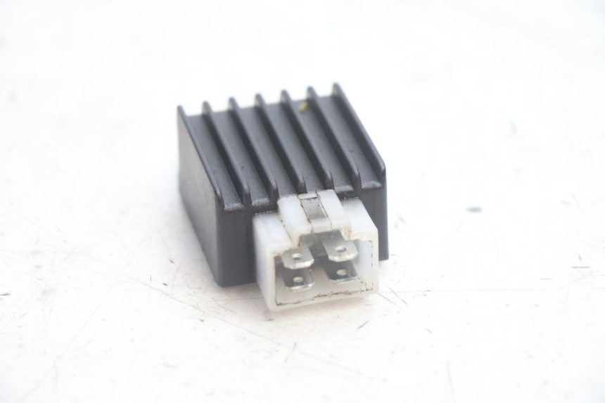 photo de REGULATEUR CHARGE PEUGEOT STREETZONE NAKED 2T 50 (2014 - 2018) - Zoom état d’usage