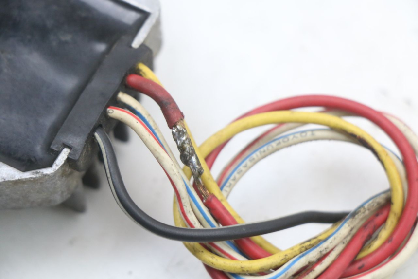 photo de REGULATEUR CHARGE SUZUKI GSX E 250 (1982 - 1983)