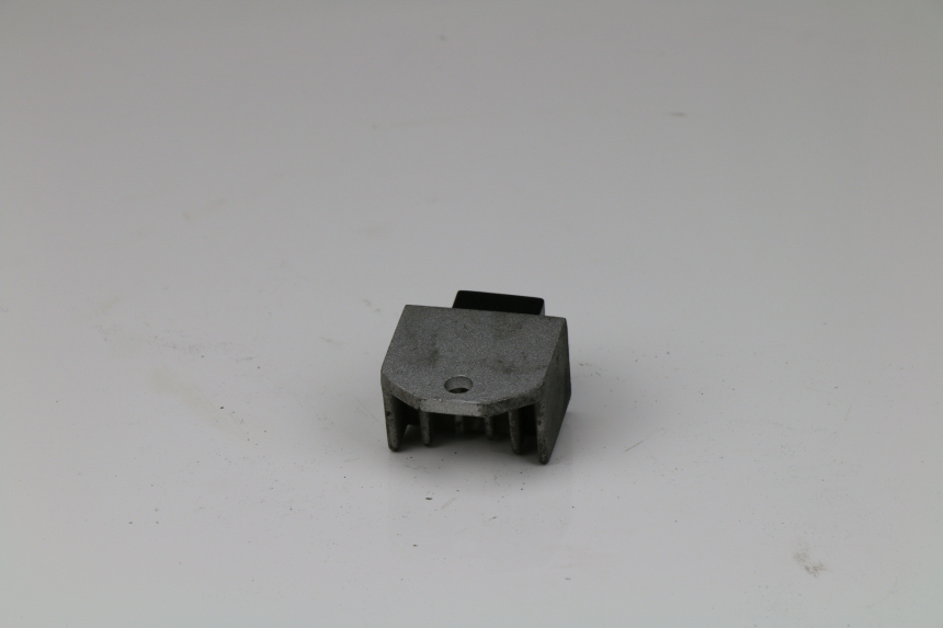 photo de REGULATEUR CHARGE SYM FIDDLE 50 (2008 - 2010)