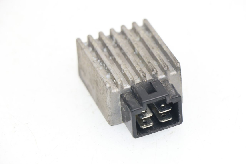 photo de RÉGULATEUR DE CHARGE PEUGEOT TREKKER 50 (1998 - 2004)