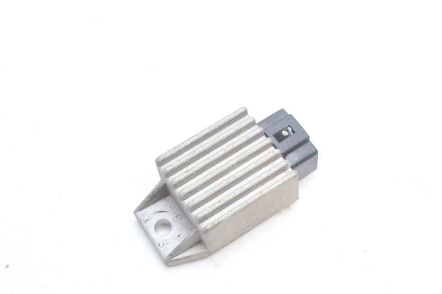 photo de RÉGULATEUR DE CHARGE PEUGEOT TREKKER 50 (1995 - 2004) - Détail de la pièce