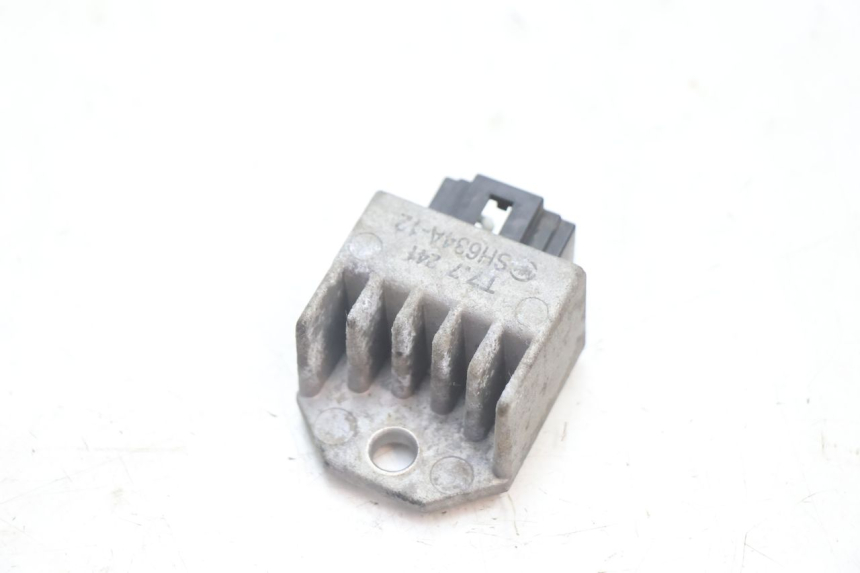 photo de RÉGULATEUR DE CHARGE PEUGEOT TREKKER 50 (1995 - 2004) - Détail de la pièce