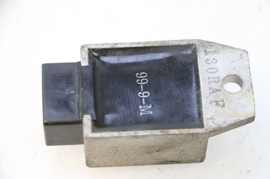 photo de RÉGULATEUR DE CHARGE PEUGEOT TREKKER 50 (1995 - 2004) - Détail de la pièce