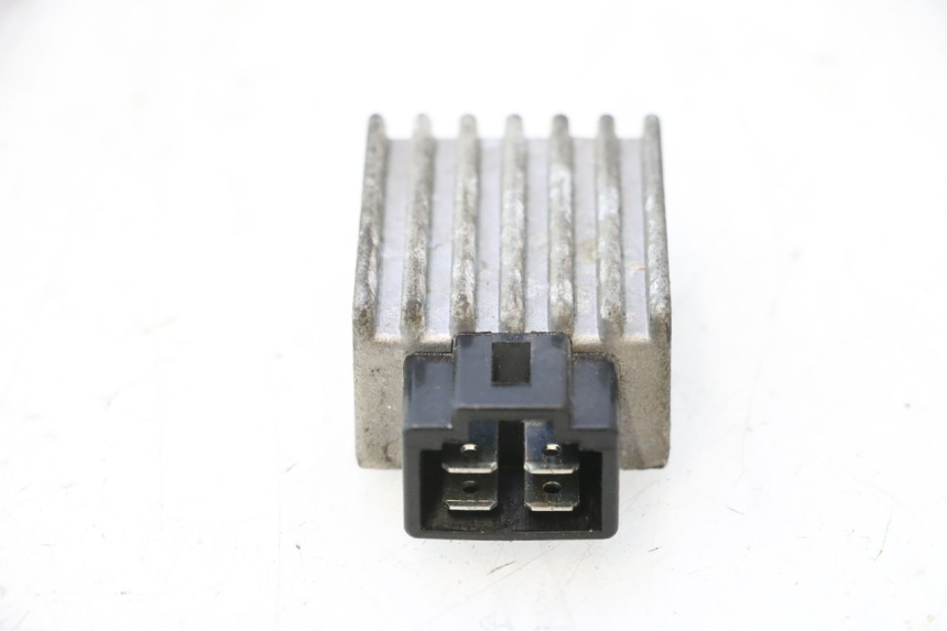 photo de RÉGULATEUR DE CHARGE PEUGEOT TREKKER 50 (1995 - 2004) - Autre angle de vue