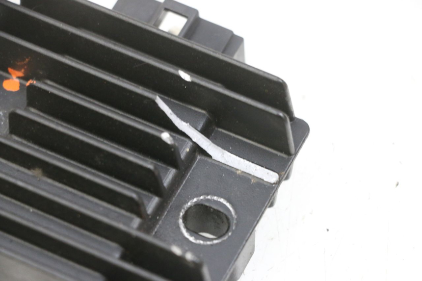 photo de REGULATEUR CHARGE YAMAHA TRICITY 300 (2020 - 2024) - Points de fixation