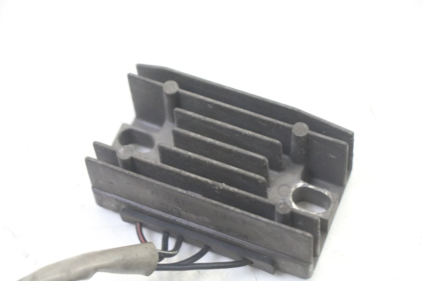 photo de REGULATEUR CHARGE SUZUKI UH BURGMAN 125 (2002 - 2006)