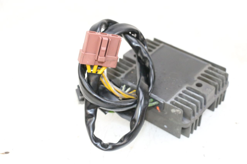 photo de REGULATEUR CHARGE PIAGGIO VESPA GTS SUPER IE 125 (2009 - 2016) - Autre angle de vue