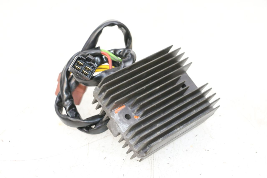 photo de REGULATEUR CHARGE PIAGGIO VESPA GTS SUPER IE 125 (2009 - 2016) - Points de fixation