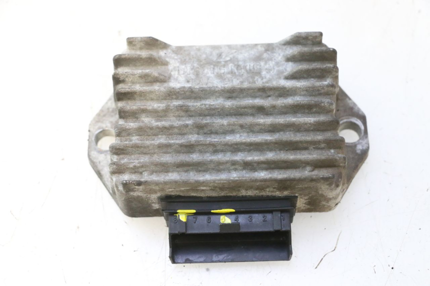 photo de REGULATEUR CHARGE PIAGGIO VESPA LX 2T 50 (2005 - 2013) - Vue principale