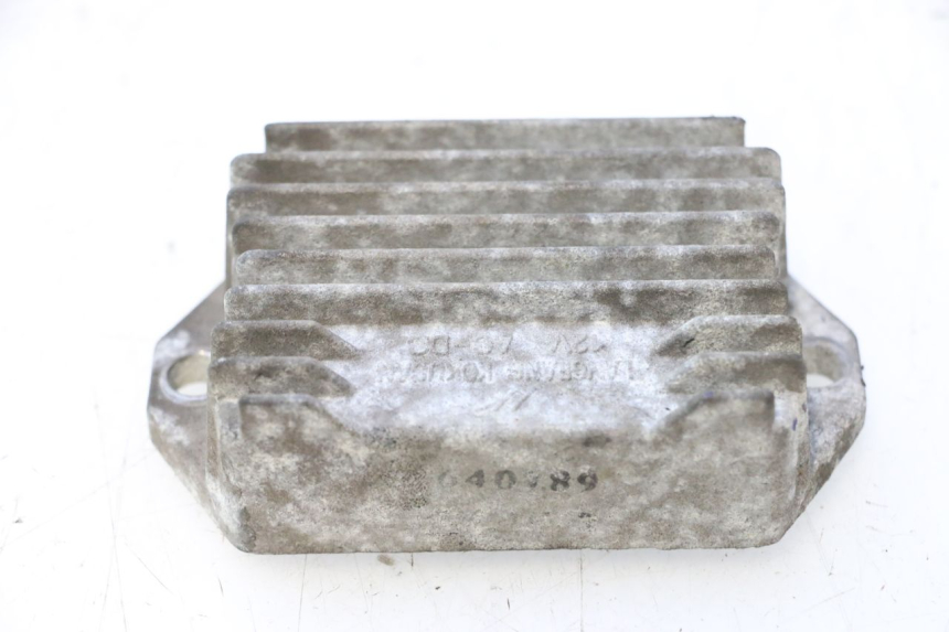 photo de REGULATEUR CHARGE PIAGGIO VESPA LX 2T 50 (2005 - 2013) - Autre angle de vue