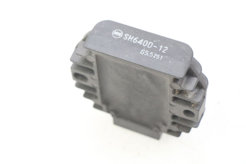 photo de REGULATEUR CHARGE PIAGGIO VESPA LX 125 (2005 - 2010) - Détail de la pièce